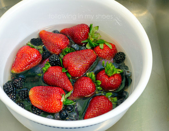 Cleaning Berries Naturally