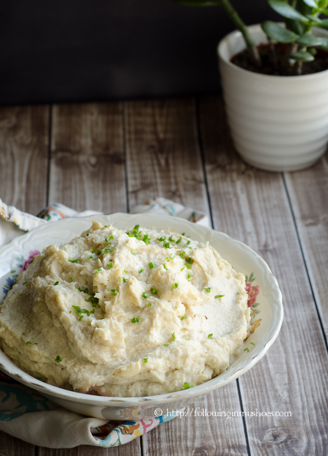Thanksgiving Paleo Recipes -- Slow Cooker Parsnip-Cauliflower Puree with Roasted Garlic