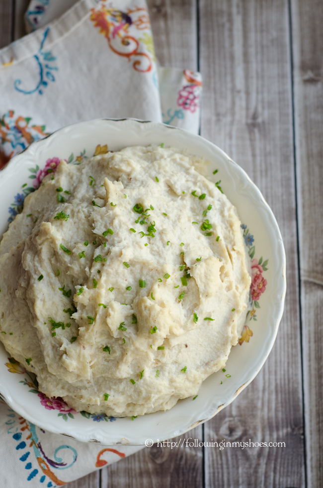 Thanksgiving Paleo Recipes -- Slow Cooker Parsnip-Cauliflower Puree with Roasted Garlic